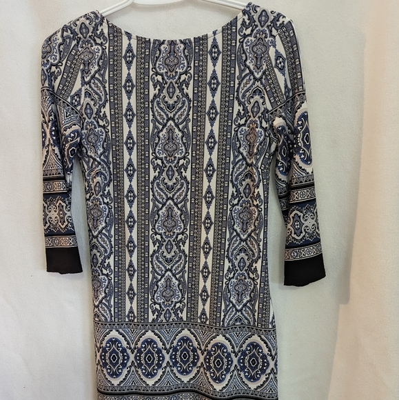 Woman's Dress - Picture 1 of 3